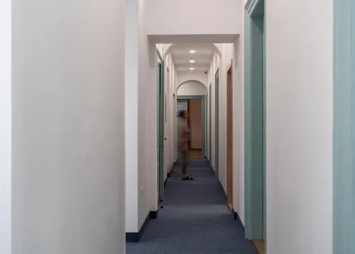 אכסניה Antique *