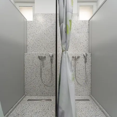 Antique ホステル プーラ