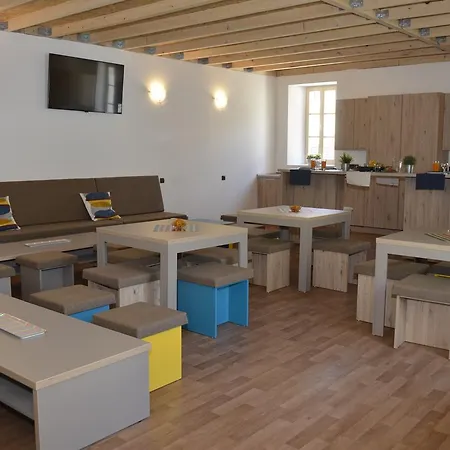 Antique ホステル プーラ