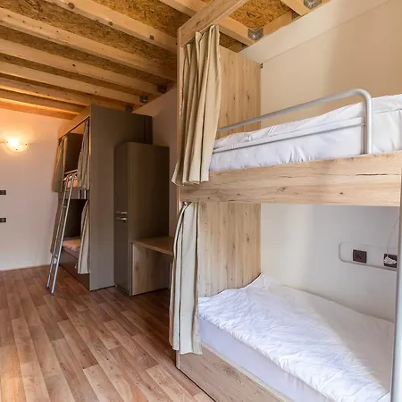 Antique Albergue Pula