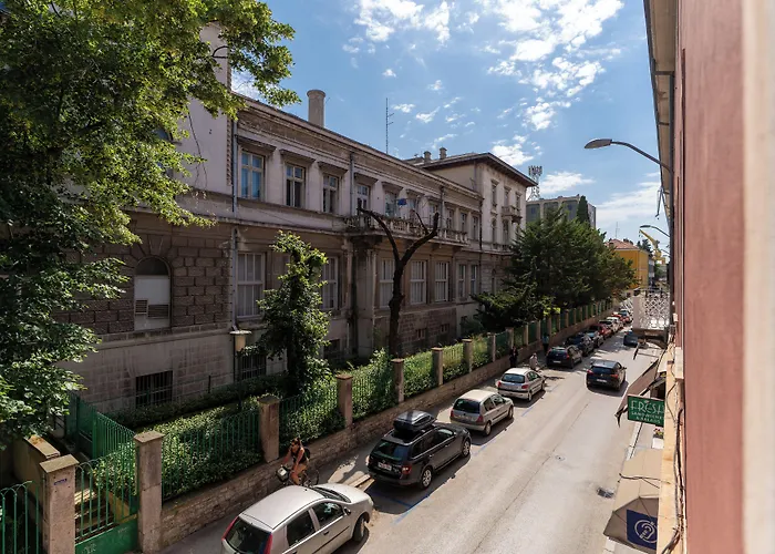 Antique Albergue Pula