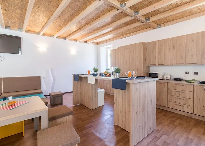 Antique Albergue Pula